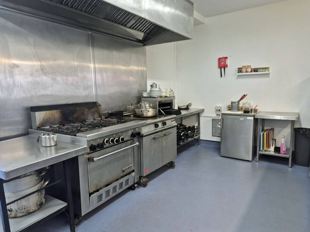 GWYNEDD - ESTABLISHED RESTAURANT, RETAIL UNIT AND THREE BEDROOM HOUSE AT THE FOOT OF YR WYDFFA (SNOW Photo 7