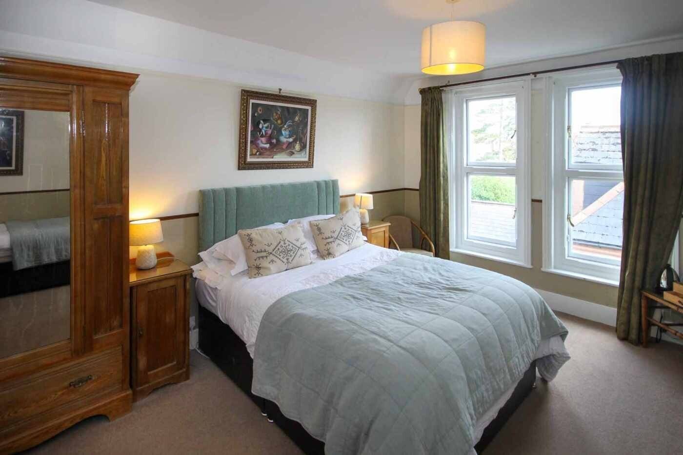 An attractive, former 8 Letting Room Guesthouse Photo 7