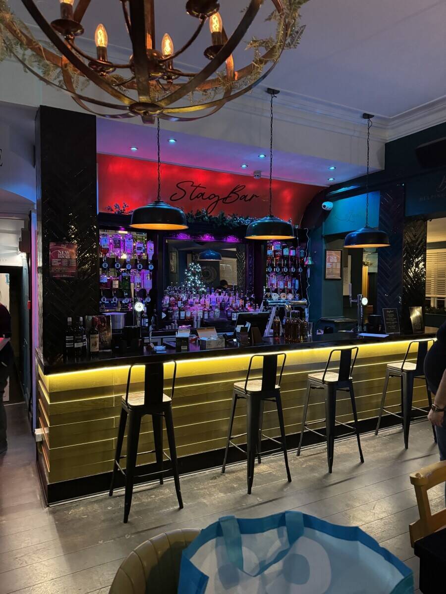Small trendy bar, enfield North London Photo 7