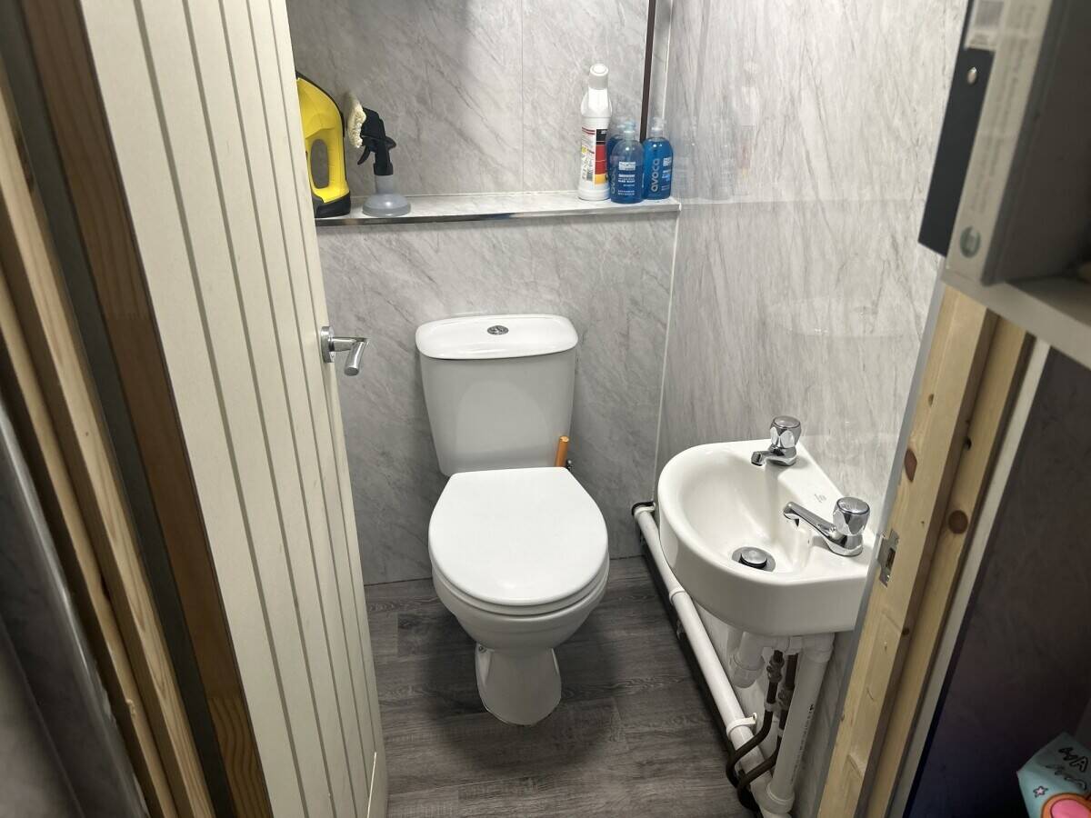 Attractive and fully fitted hot food takeaway business in town centre location