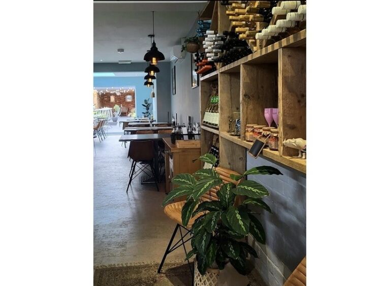 Newly established Pizza and Wine restaurant for sale Photo 7
