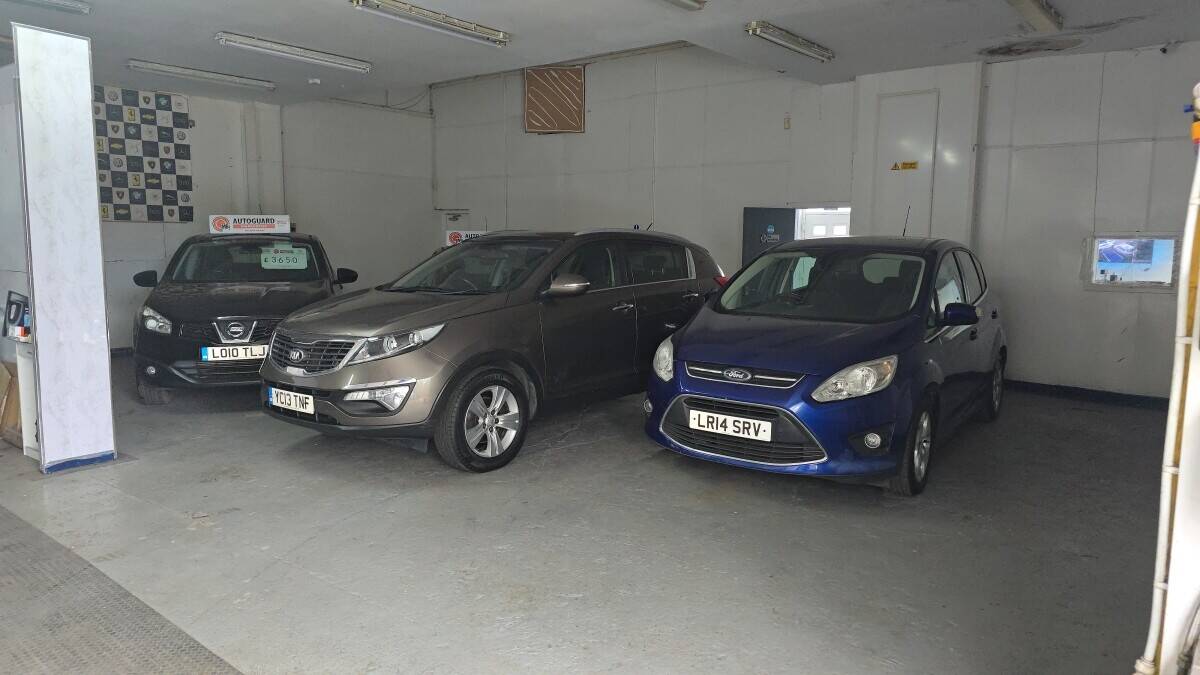 Used car dealership with mechanic and alloy wheel refurbish workshops for sale in Sheffield, South Yorkshire. Photo 7
