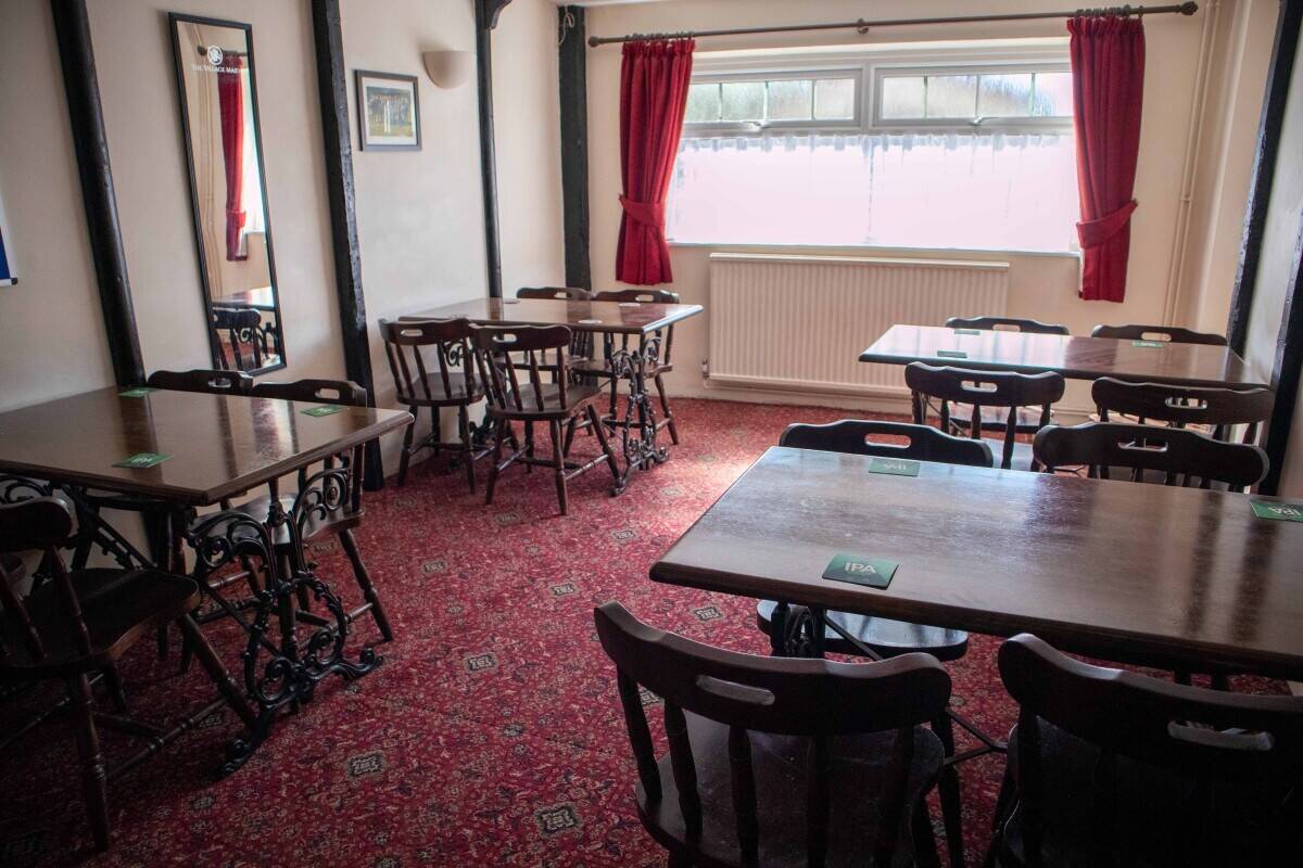 ESSEX - WELL-PRESENTED FREEHOUSE WITH POTENTIAL FOR FOOD Photo 7