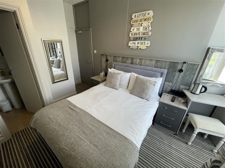 Immaculate and well appointed Guest House For Sale For Sale in Paignton Photo 7