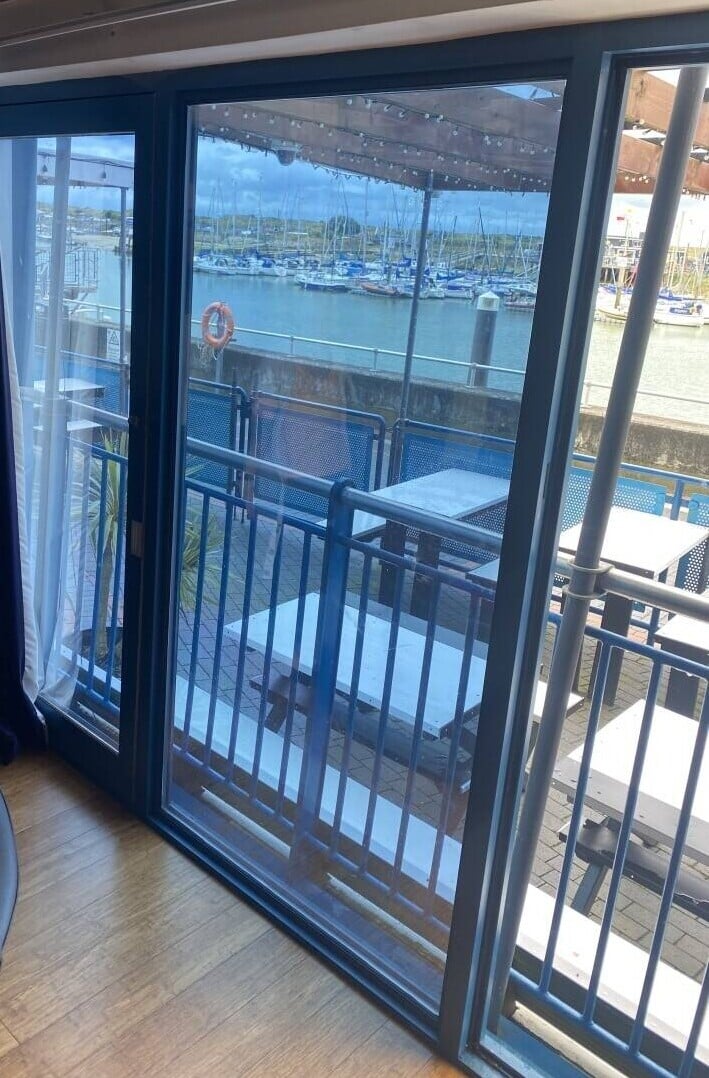 Bar, Restaurant, Cafe  - Waterside location Photo 7