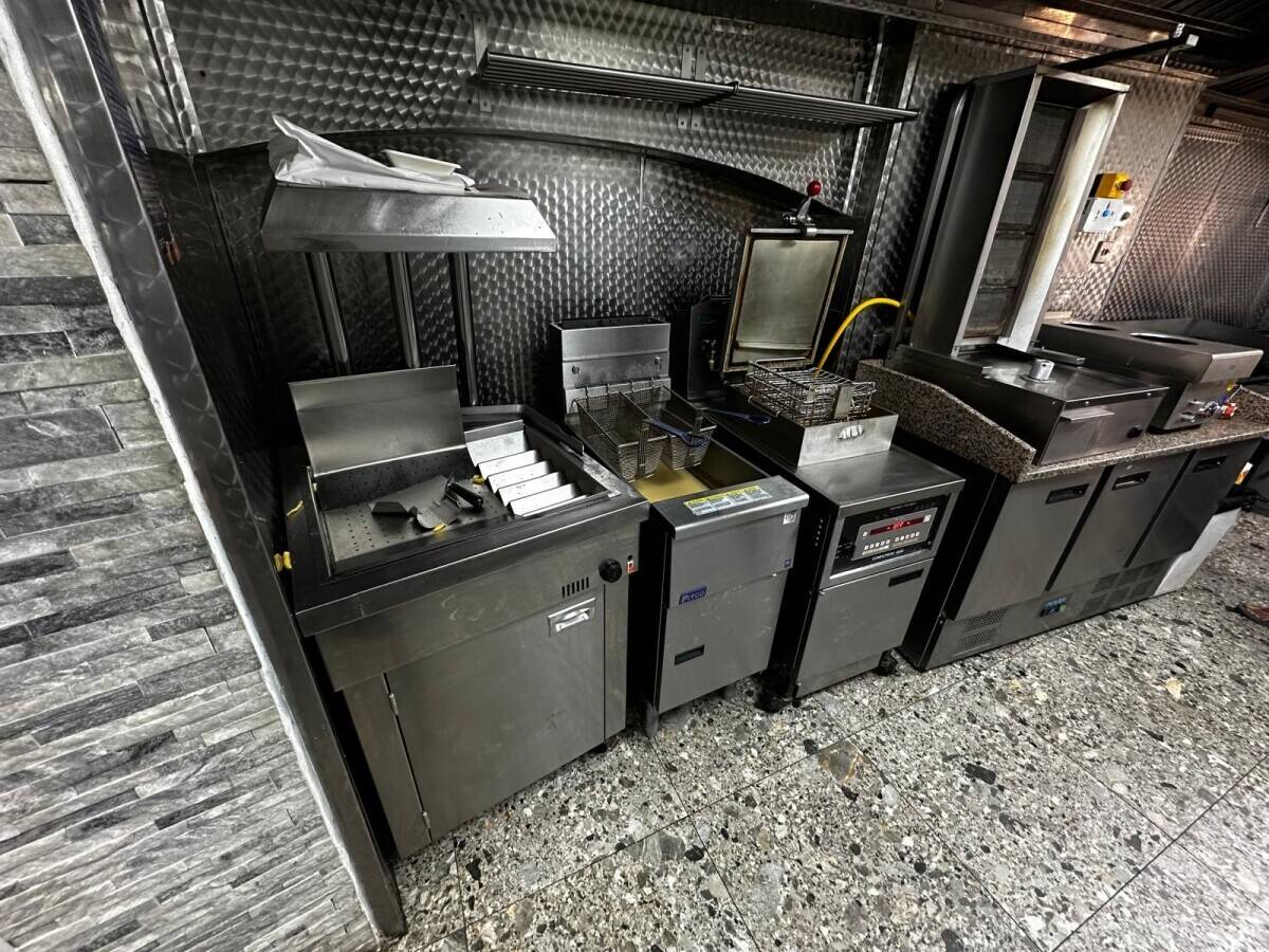 Modern Equipped Takeaway Shop on Edgware Road For Sale Photo 7