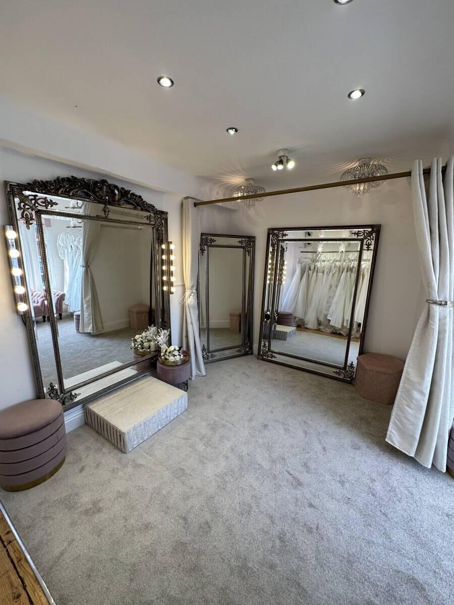 Stunning Established Bridal Boutique In Billericay High Street Photo 7