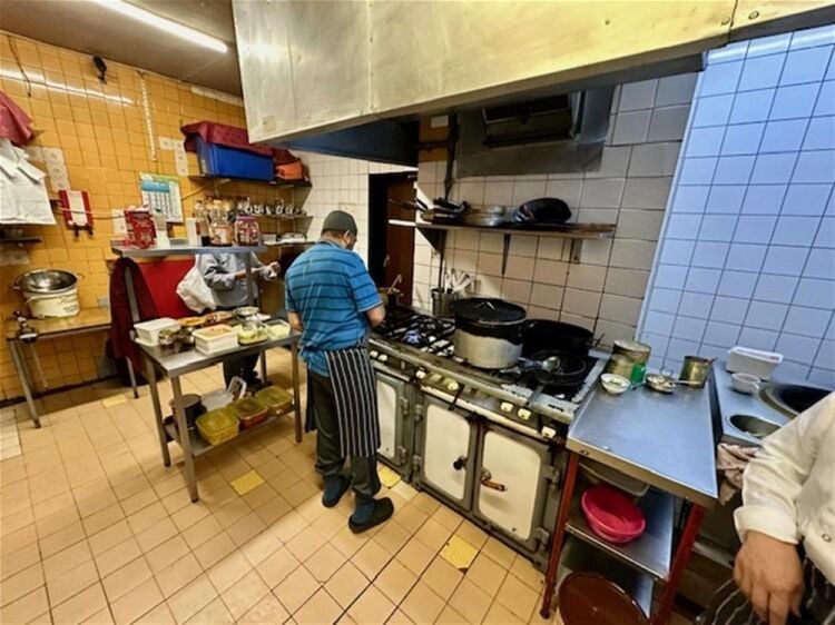 LEASEHOLD LIC. INDIAN RESTAURANTROOMS ABOVE - POSSIBLE ACCOMMODATION