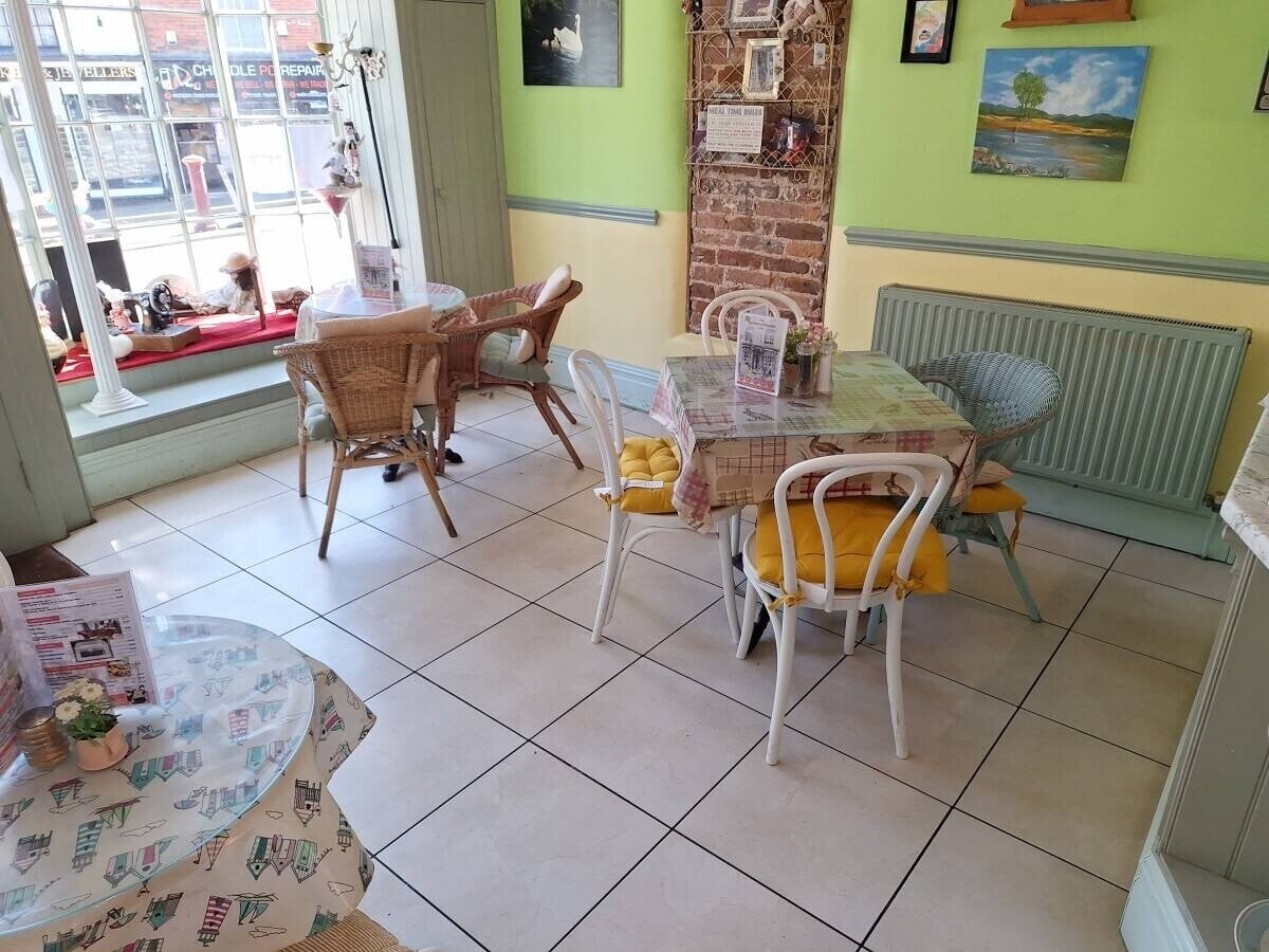 Quintessential cafe/tea room with huge potential
