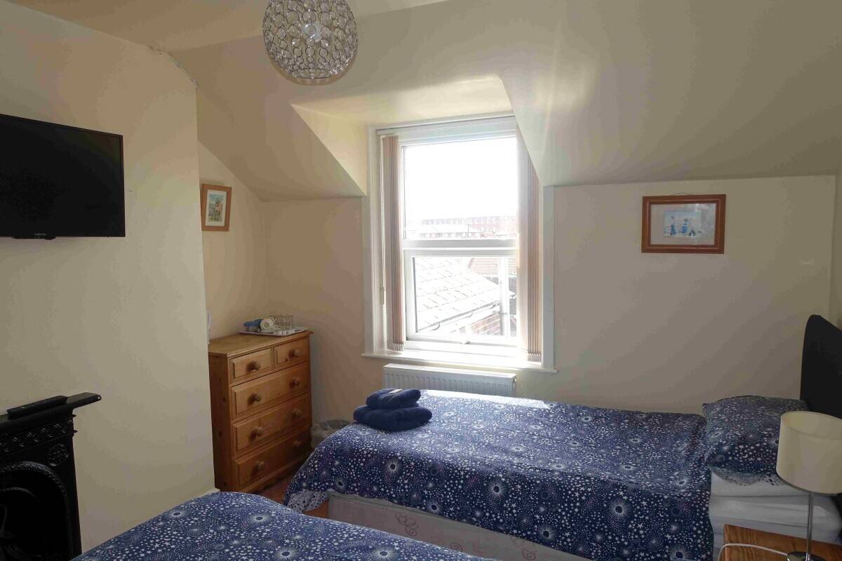 Rare Freehold Weymouth Sea Front Guest House For Sale Photo 7