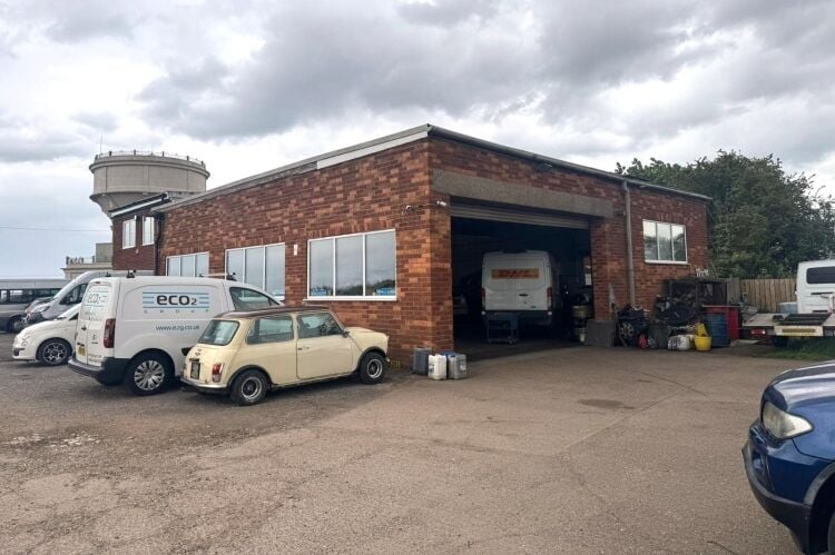 Established Garage - Halsham Photo 7