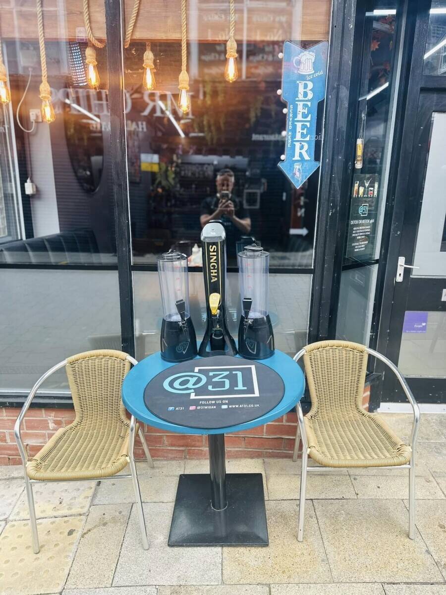 Bar / restaurant for Sale - Free of Tie Leasehold - Town Centre Location