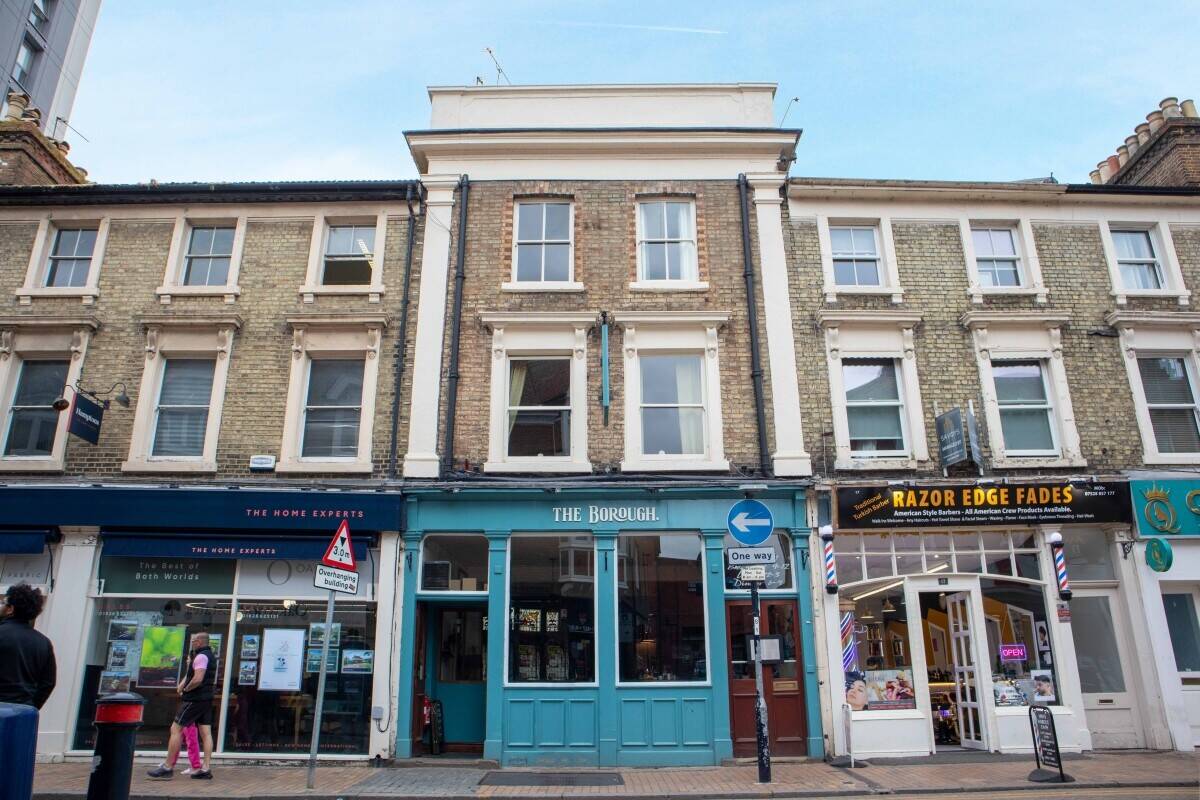 BERKSHIRE - FREEHOLD TOWN CENTRE BAR AND RESTAURANT Photo 7