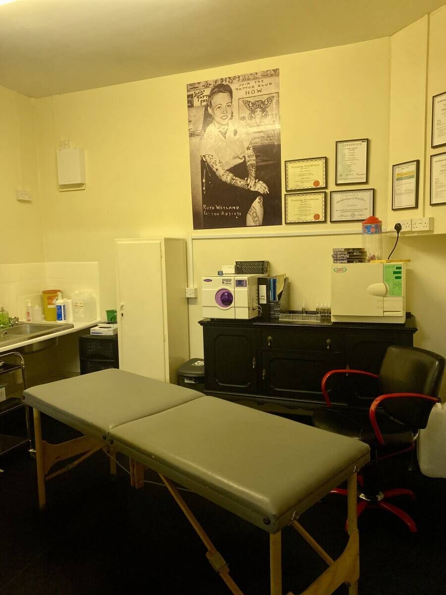 Unique Custom Tattoo Studio for sale in Devon  Photo 7