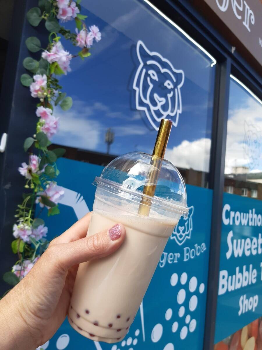 Established Sweet  & Bubble Tea shop in Crowthorne High St - Berkshire