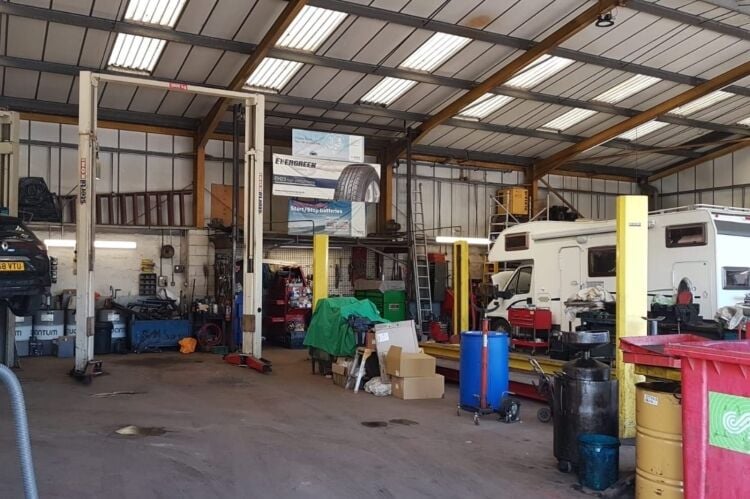 Established MOT Garage - Burnley Photo 7