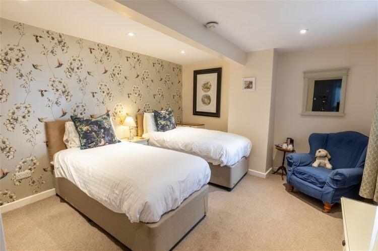 An Historic Somerset Landmark with a Modern Twist For Sale in Bridgwater Photo 7