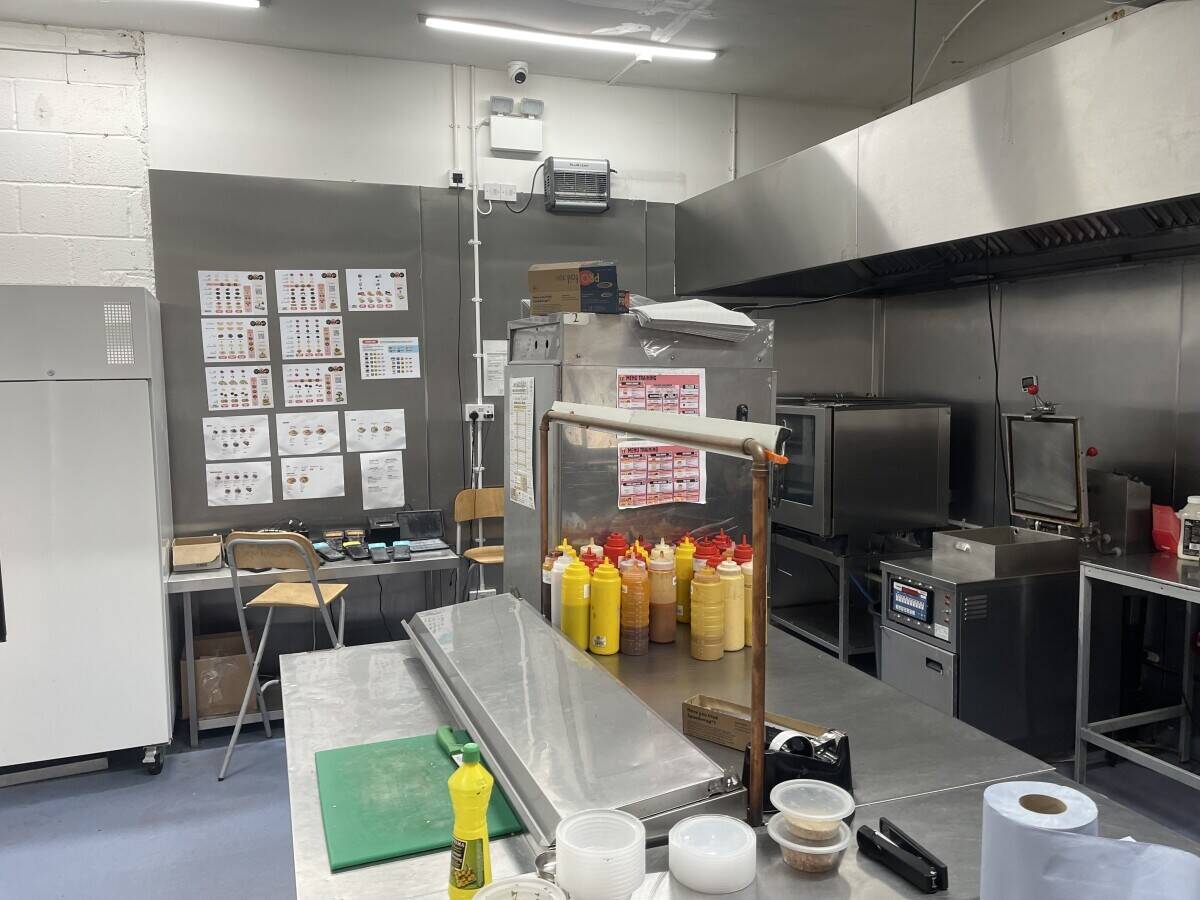 Excellent location dark kitchens for sale - VERY SPACIOUS Photo 7