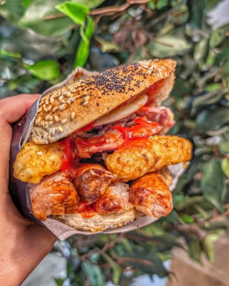 POPULAR MULTI-SITE BAGEL & BURRITO CHAIN WITH CENTRAL PRODUCTION HUB