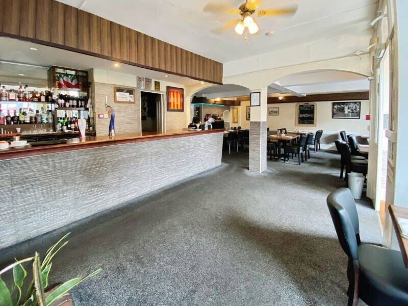 LONG ESTABLISHED 60-70 COVER RESTAURANT - NORTH STREET, ROCHFORD.