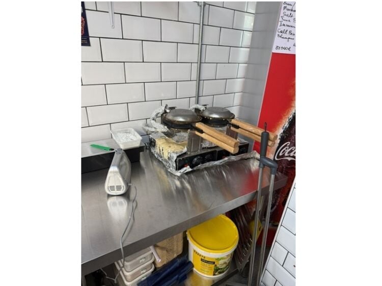 Street Food-Inspired Takeaway with Top Ratings – Turnkey Business by the Sea Photo 7