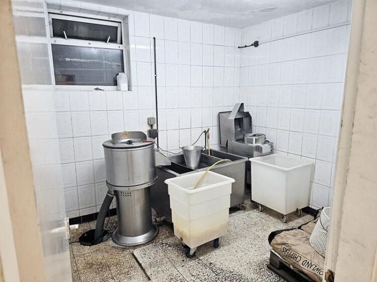 Established Traditional Fish & Chip Shop – West Bromwich Photo 7