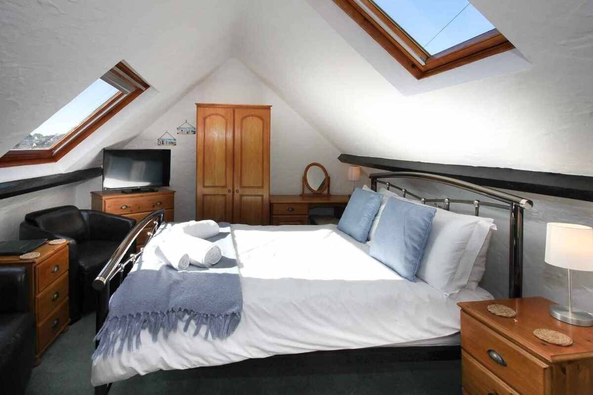 An 11-letting-bedroom former guest house