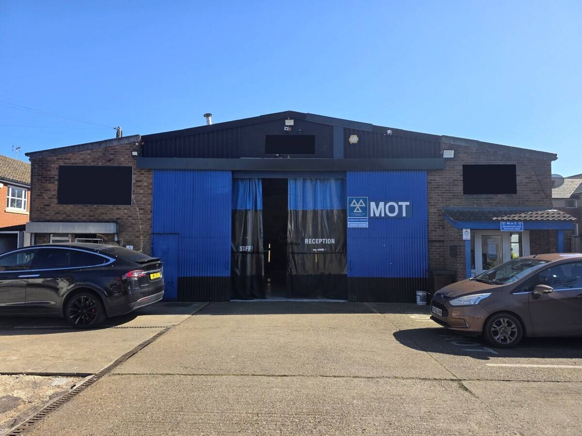 MOT STATION ( CLASS 4 & 7) Photo 7