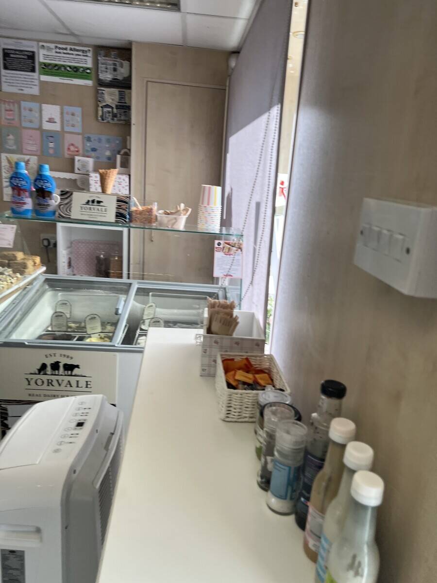 Leasehold sandwich deli takeaway with forecourt seating