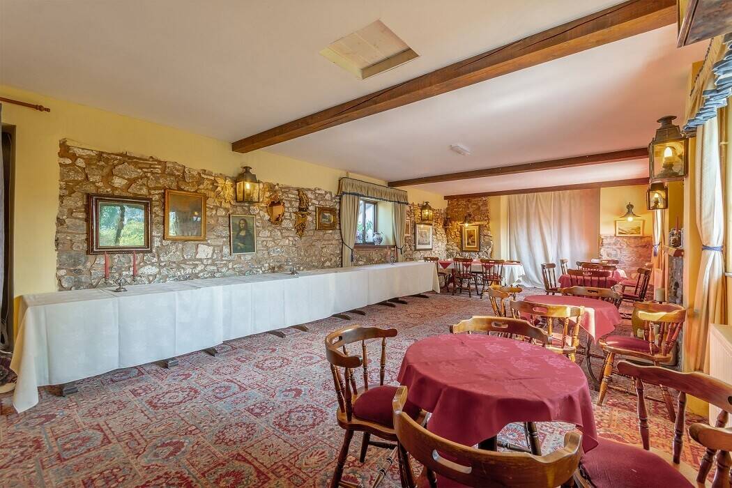 Detached Character Devon Country Pub Set In 0.5 Of An Acre With 4 Bedroom Accommodation Photo 7