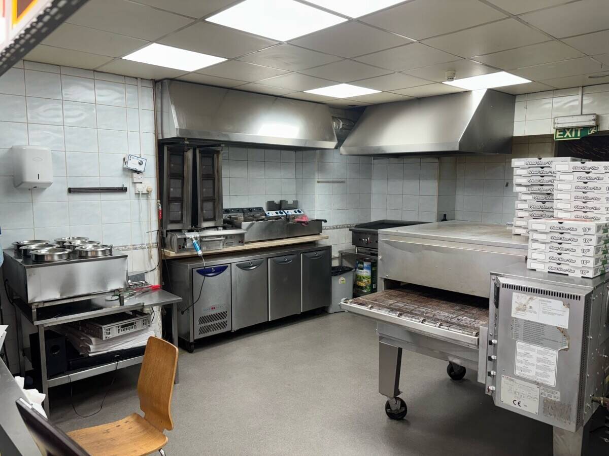 Well-known, Fully Fitted Hot Foot Takeaway Business, with 3-bedroom residential accommodation