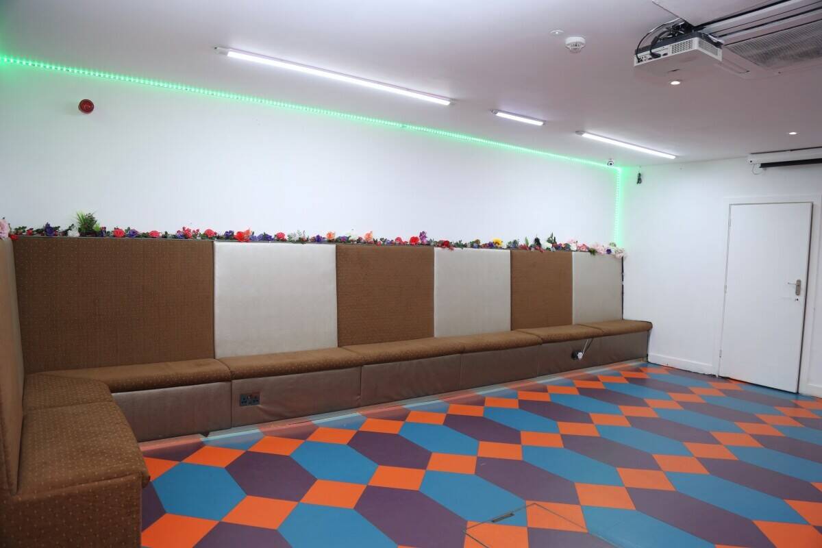 Bar and Events Venue with 4-Bed Accommodation for Sale – Leasehold- eastcote