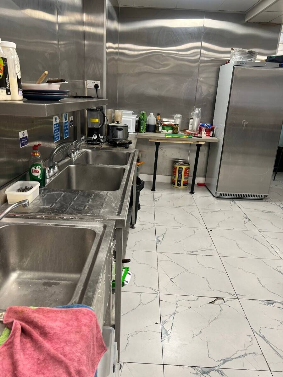Fully Equipped Greek Restaurant Takeaway - Prime Croydon Location