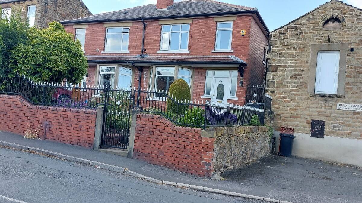 Fish and Chip Shop with 3 Bedroom House in Thornhill Photo 5