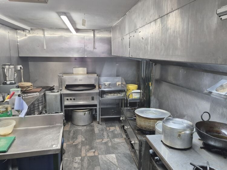 Spice Up Your Future with This Thriving Restaurant in Slough! Photo 7