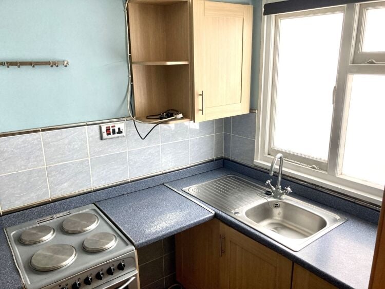 VERSATILE MIXED EMPTY COMMERCIAL PREMISES with LARGE 3 BEDROOM MAISONETTE