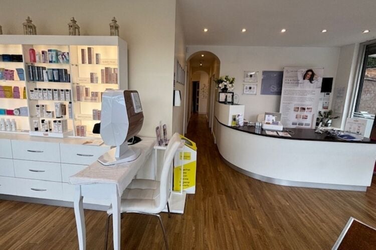 Beauty Salon - Twickenham Photo 7