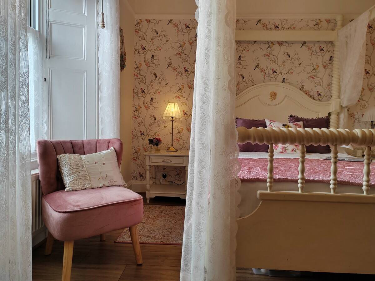 Leasehold Delightful Guest House Hotel Bed and Breakfast Living Accommodation Bownness-on-Windermere