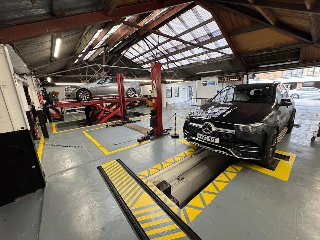 Established MOT centre, Fully equipped workshop, Tyres and Hunter Wheel Alignment Photo 6
