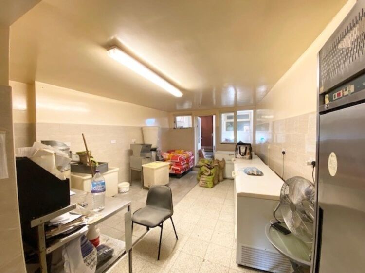 Leasehold Fish & Chip Takeaway Located In Coventry Photo 7