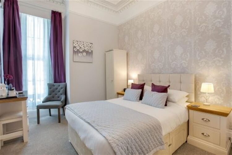 Elegant Victorian 12-bedroom hotel set on the English Riviera For Sale in Torquay