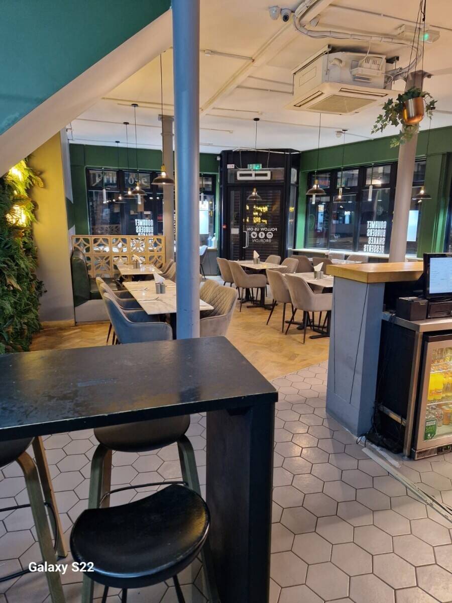 Gourmet burger restaurant near Kings Cross London Photo 8