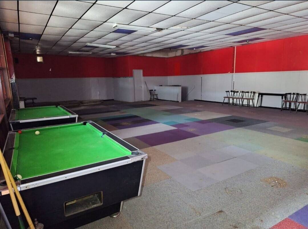 TAKEAWAY AND 2 LARGE HALLS FOR RENT