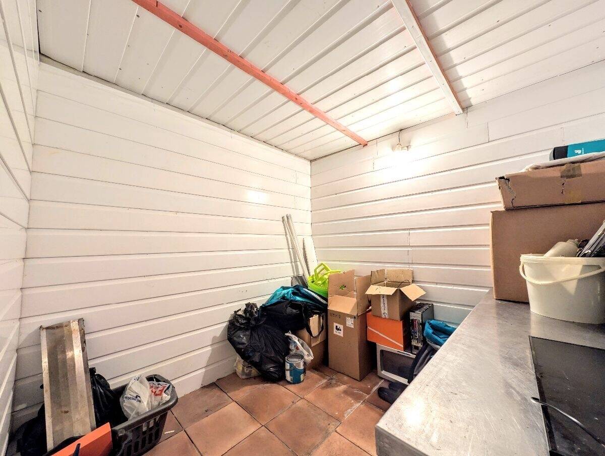 Continental Lunch Box & Kebab - Pizza parlour for sale or to let in Merseyside L 35 area. Photo 7