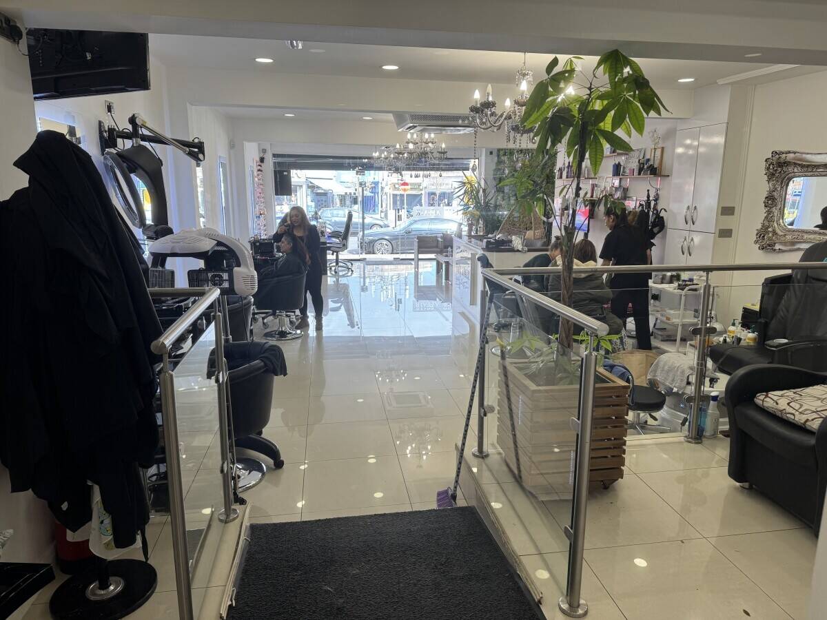 Beauty & Hairdressing salon in Chingford Mount Photo 7
