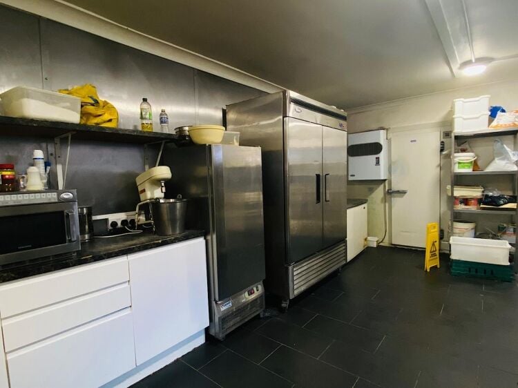 Freehold Fish & Chip Takeaway Located in Desborough, Kettering Photo 7