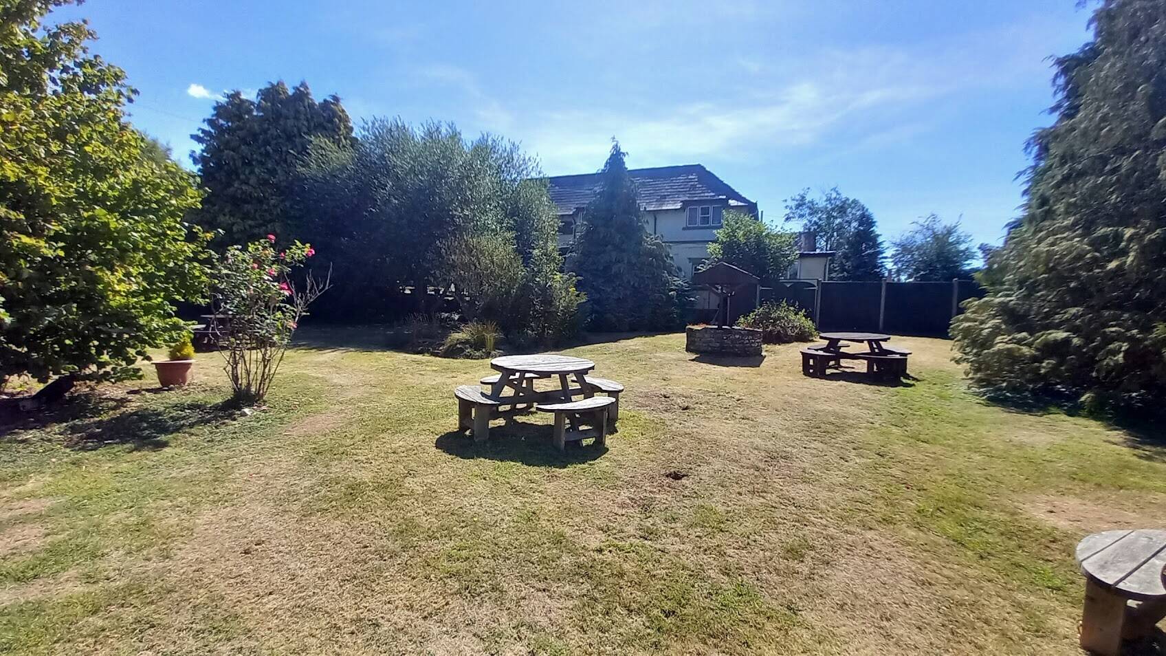 HEREFORDSHIRE – BLACK AND WHITE MAIN ROAD PUBLIC HOUSE SET IN 2.25 OF AN ACRE Photo 7