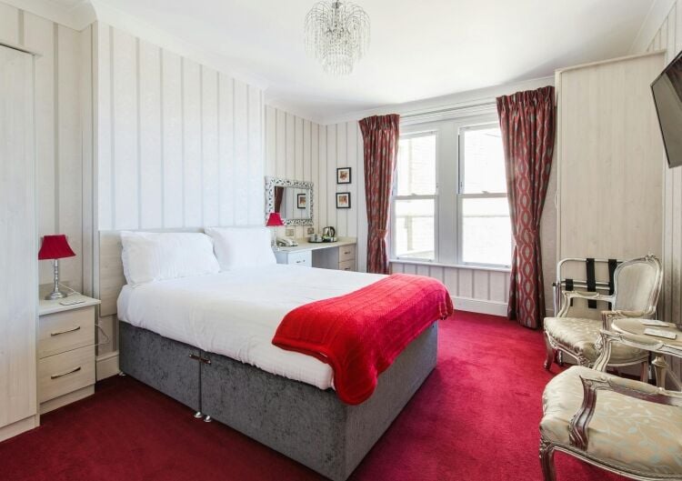 33 Bedroom Hotel with Panoramic Bay Views Photo 7