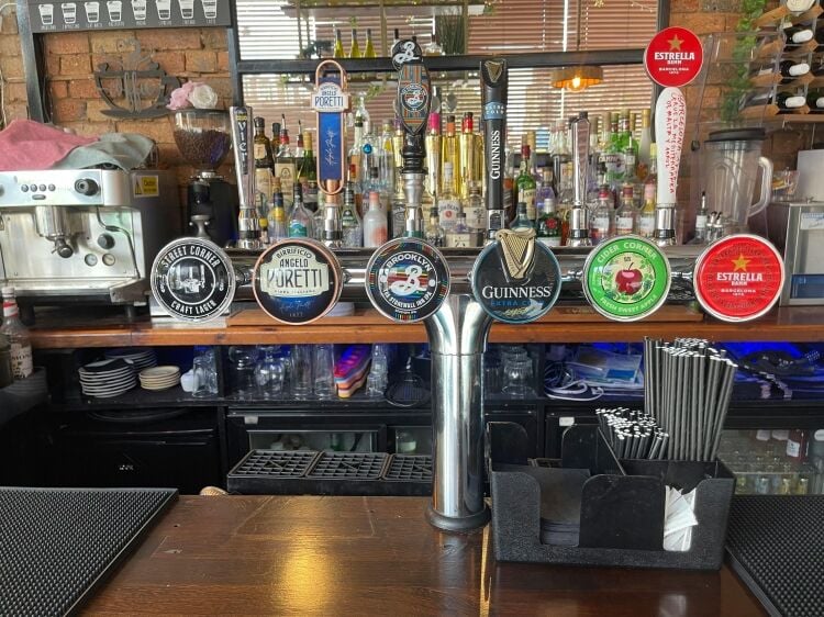 Refurbished Bar/Restaurant On Busy Crossroads