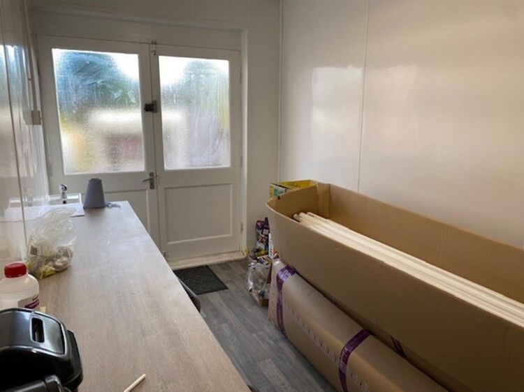 Leasehold Tanning Salon & Beauty Rooms Located In Northfield